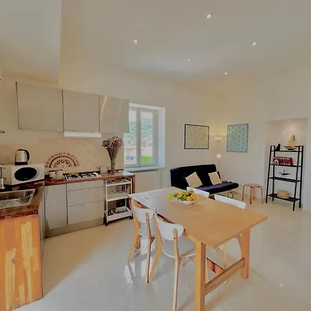 Apartman Fabrizio Surrounded By Greenery In The Center